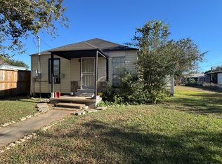 306 1st St, Eagle Lake, TX 77434
