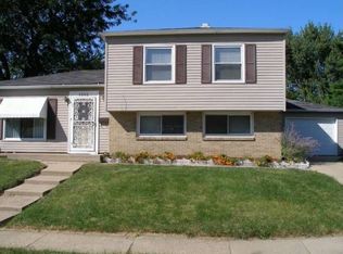 1502 E 20th St, Sterling, IL 61081