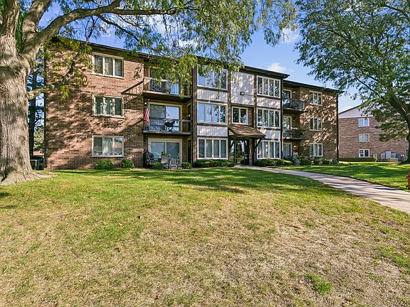 3rd image of 4948 Circle Ct APT 704