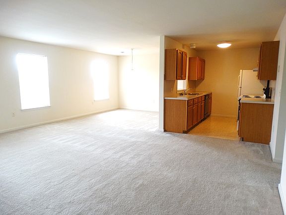 Kitchen & Dining Area