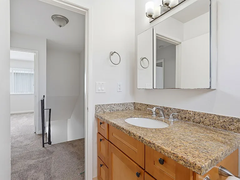 Poplar Plaza Apartments — Photo 17