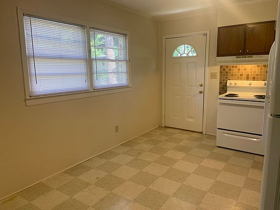 3rd image of 3613 Temple St