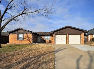 2113 Fox Ave, Moore, OK 73160
