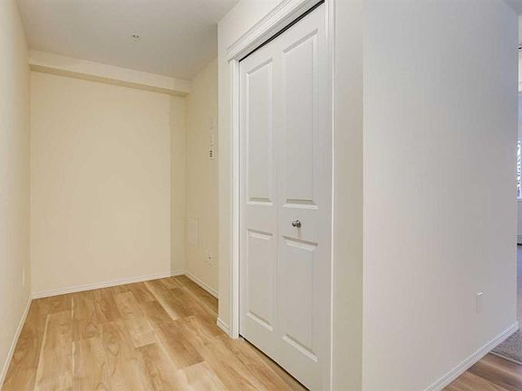 2nd image of 115 Prestwick Vlg SE #1210