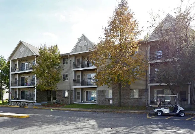Park Avenue Apartments — Photo 12