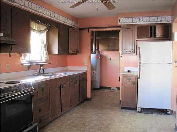 3rd image of 931 Meadow Dr