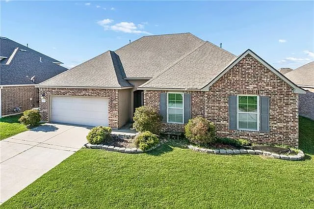 697 Lakeshore Village Dr — Photo 1