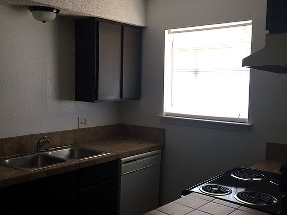 4th image of 4420 Thomason Dr APT B