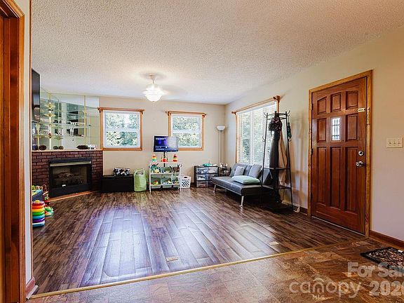 3rd image of 32497 Guard Rd