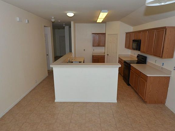 3rd image of 1813 White Feather Ln