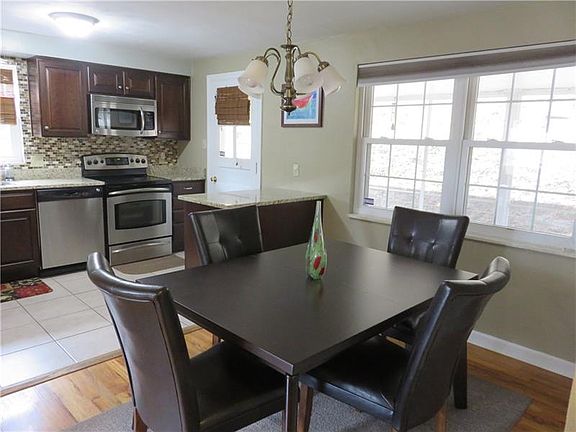 3rd image of 68 Iroquois Dr