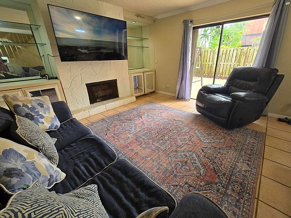 4th image of 3339 Gardens East Drive #D