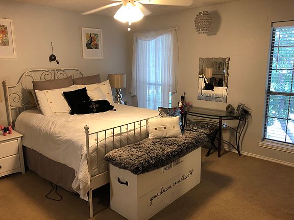 4th image of 2801 Lois Ln