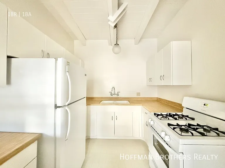 11980 Laurelwood Dr #14 — Photo 2