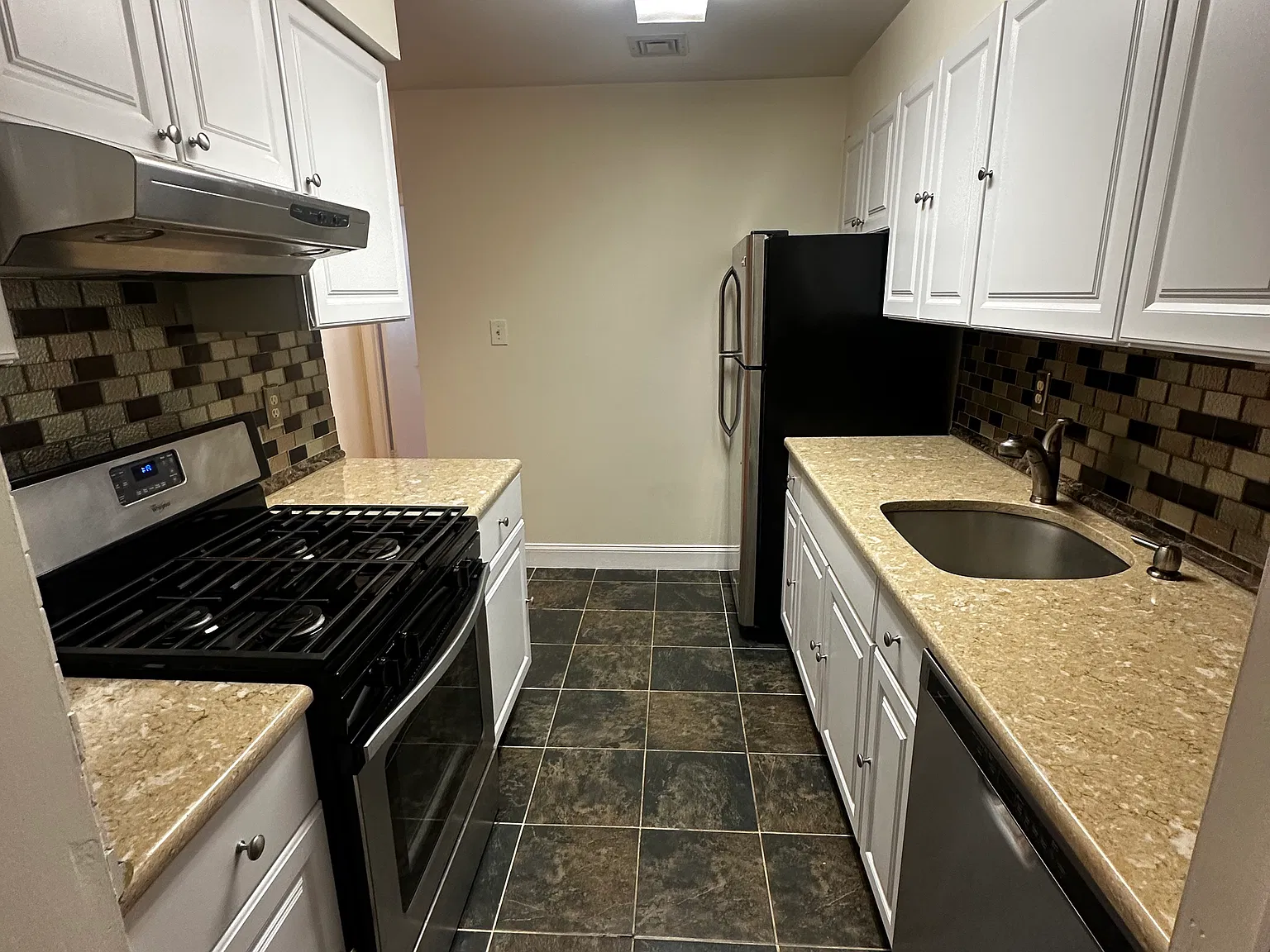 2 bed, 750 sqft, $4,000 — Photo 4