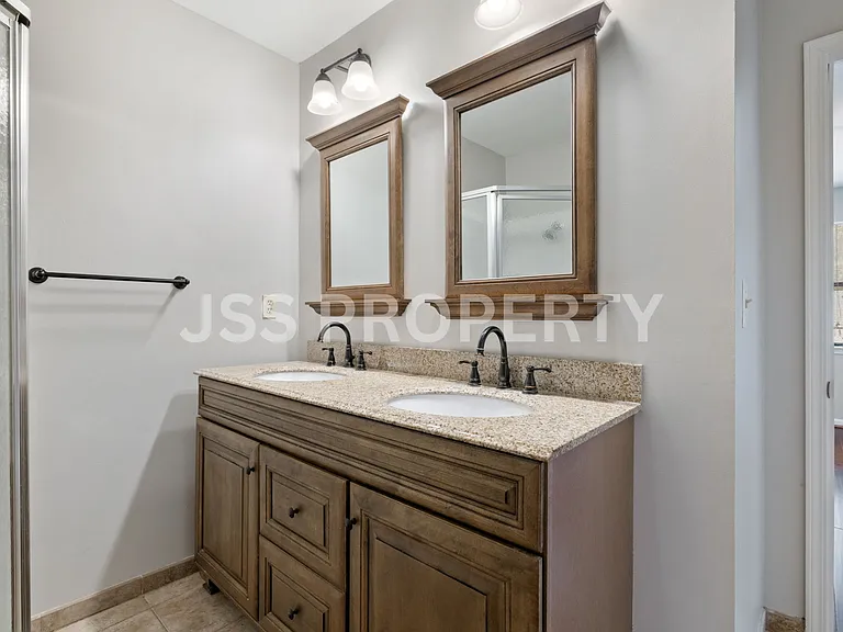 2267 Cheshire Dr — Photo 22
