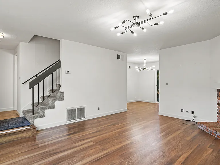 448 Lilac Ct — Photo 9