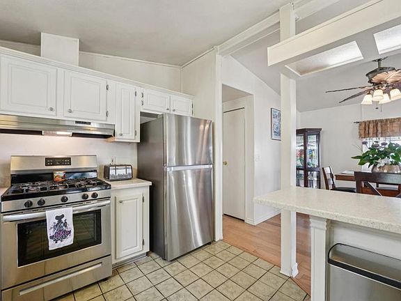 5th image of 930 Rosedale Ave