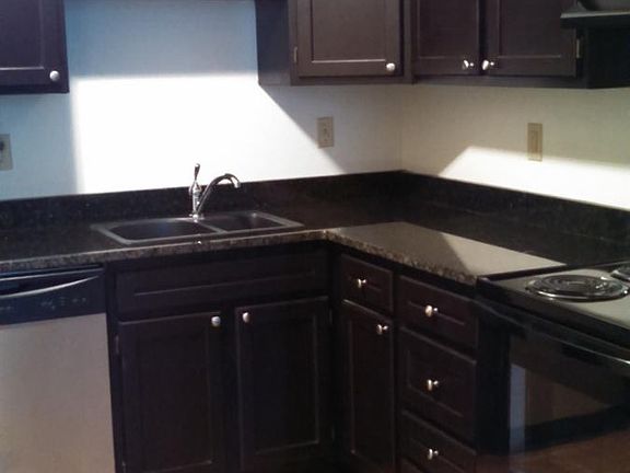 Kitchen with dishwasher, electric range, fridge/freezer, granite counter tops, cherry cabinets, pantry
53.5 sq. ft.
