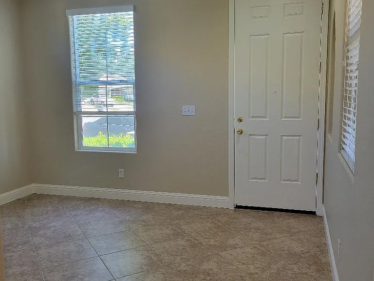 602 Delancy Way — Photo 2