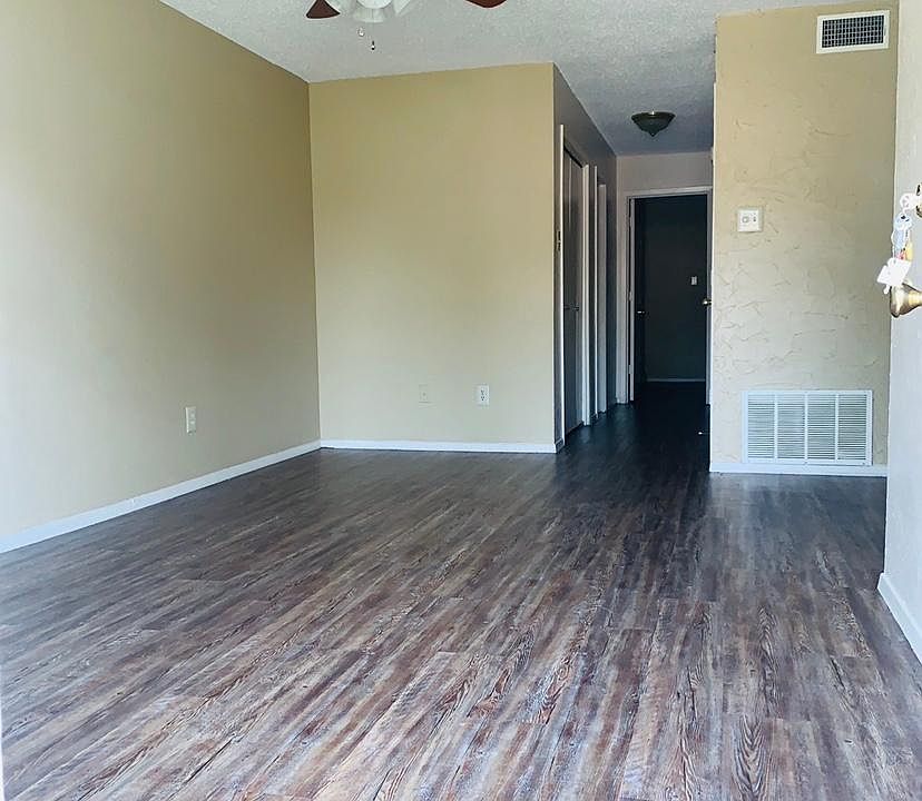1st image of 104 Pinebrook Pl APT B