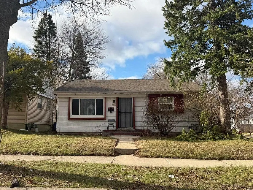 5733 W Custer Ave