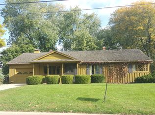 1404 Lakeview Dr, Mendota, IL 61342