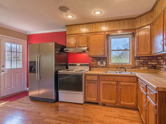 5th image of 306 Mockingbird Pl