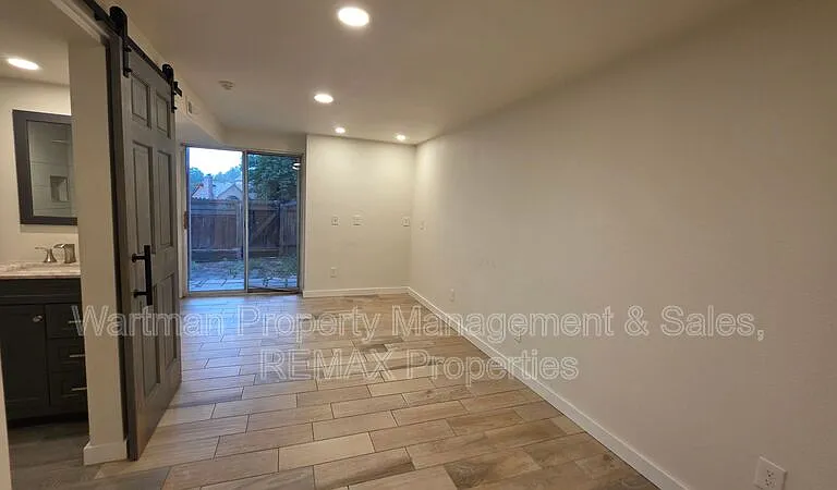 6818 Ravencrest Dr — Photo 13