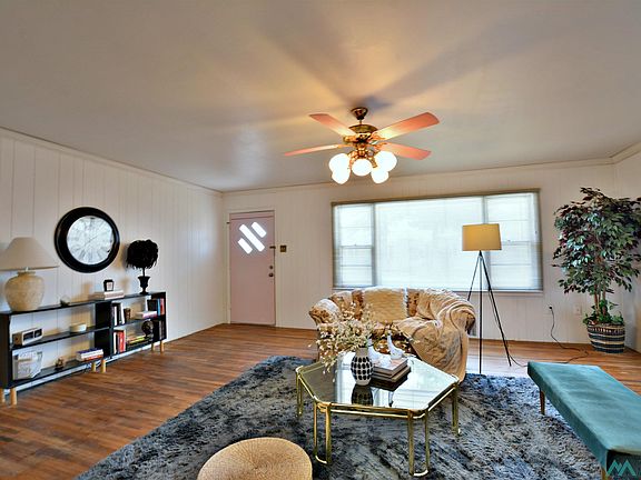 5th image of 708 W 16th Ln