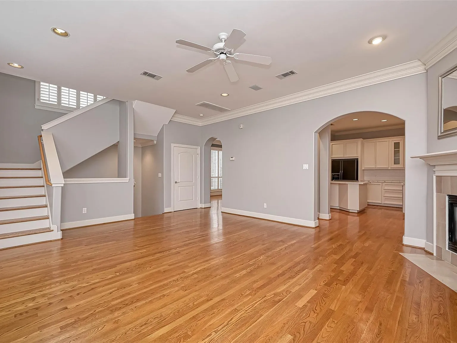 3 bed, 3.5 bath, 2826 sqft, $3,900 — Photo 3