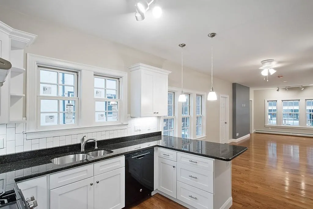 4 bed, 1568 sqft, $4,500 — Photo 2
