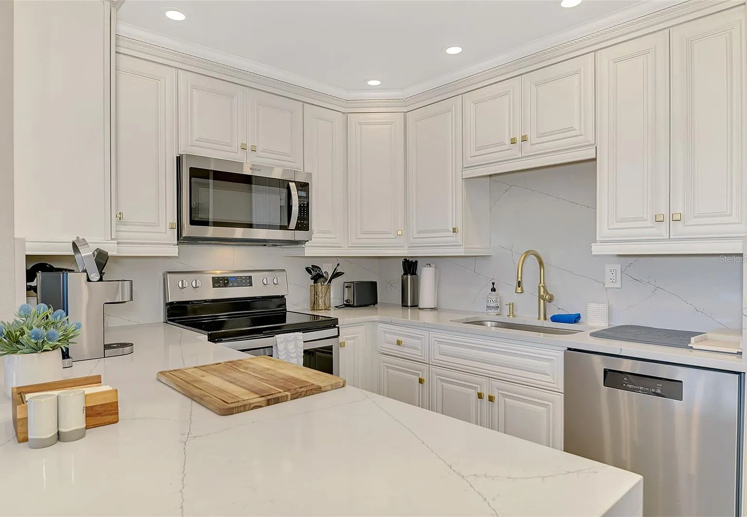 5855 Midnight Pass Rd — Photo 4