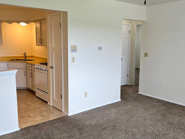 650 E Lincoln Ave — Photo 5