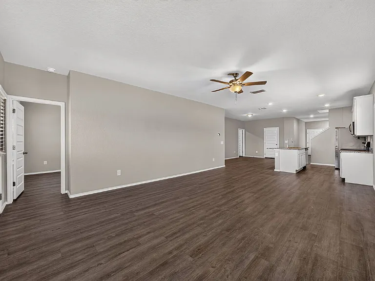 579 Jennifer Way — Photo 8