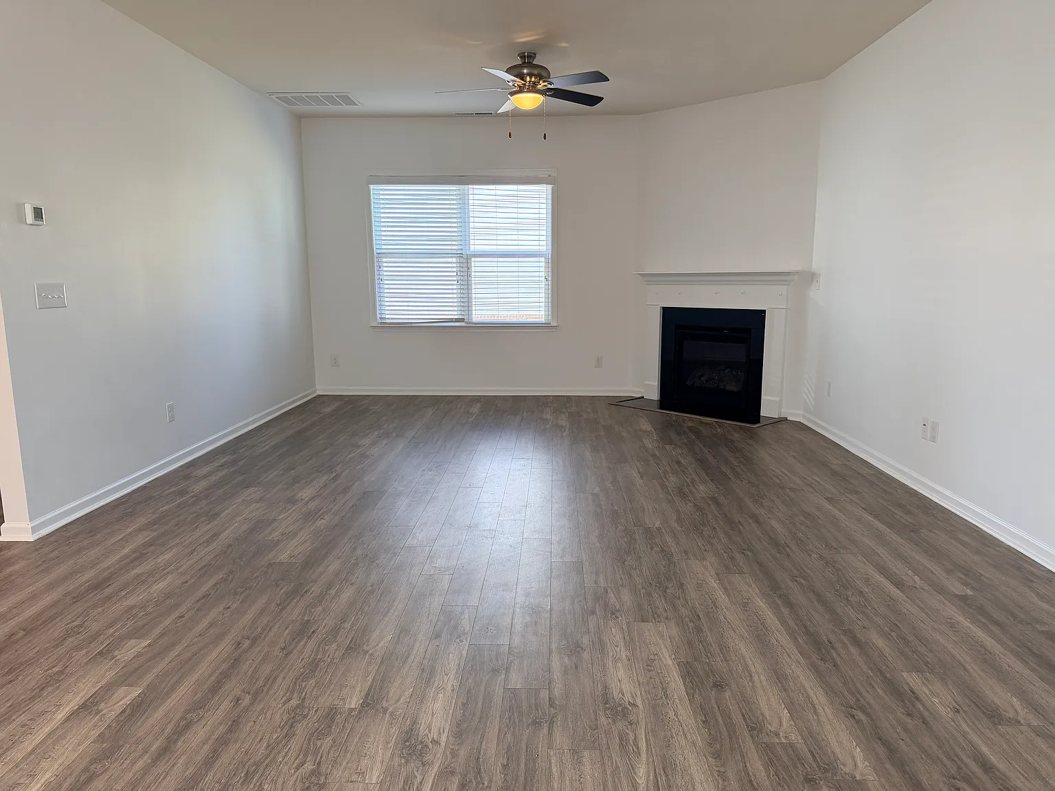 4 bed, 2025 sqft, $2,198 — Photo 2