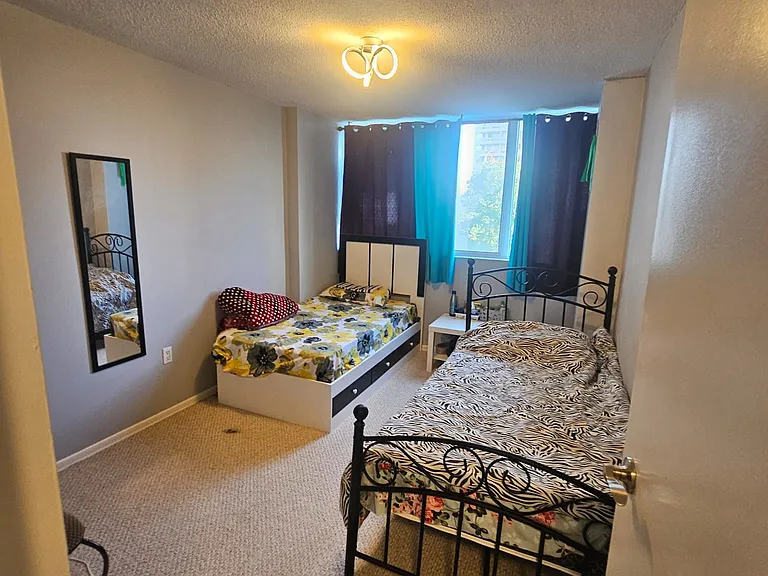 3590 Kaneff Cres #506 — Photo 13