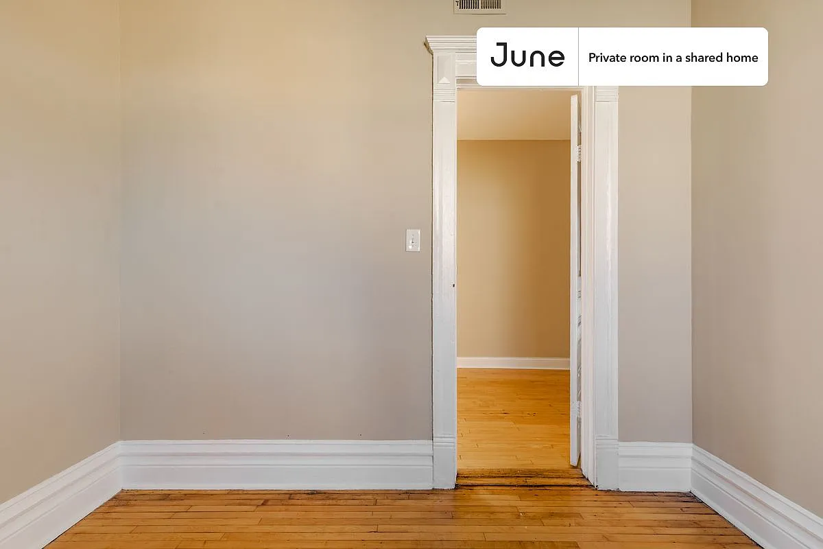 Full bedroom in 4 bed/2 bath home in Wicker Park #1534 C — Photo 4