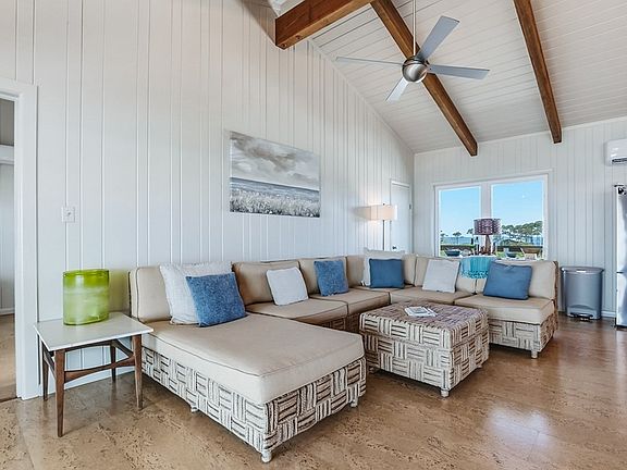 2nd image of 914 Gulf Shore Dr