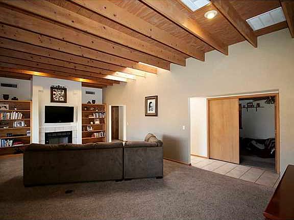 4th image of 2083 Greenlee Dr