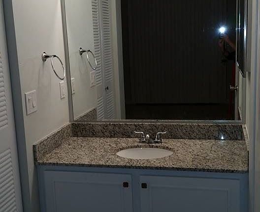4th image of 752 Executive Center Dr APT 29