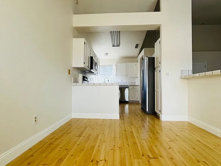836 Marsh Creek Dr — Photo 13