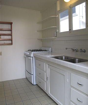 4th image of 1723 N Beverly Glen Blvd