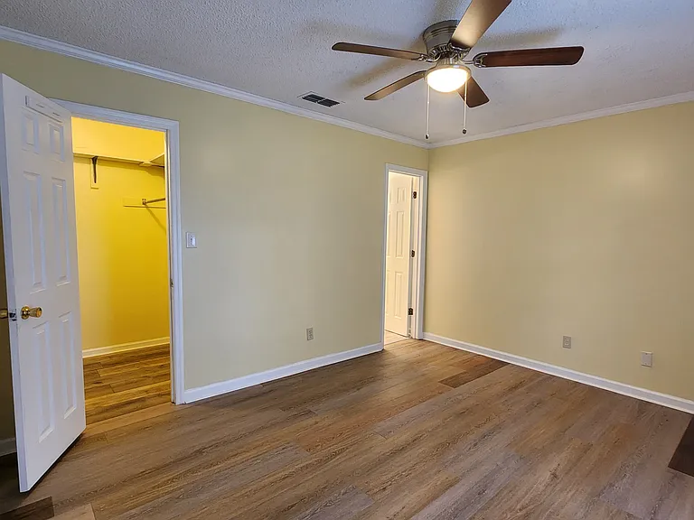 902 Phoebe Rd — Photo 4