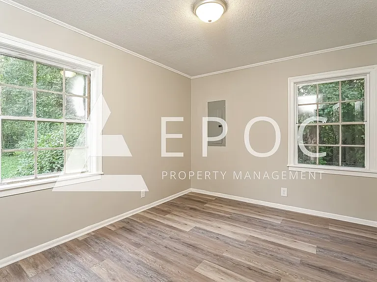 1078 Betty Dr — Photo 3