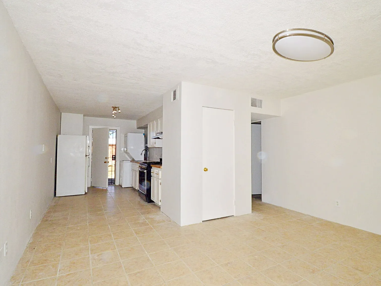 2 bed, 1.0 bath, 1000 sqft, $1,795 — Photo 3