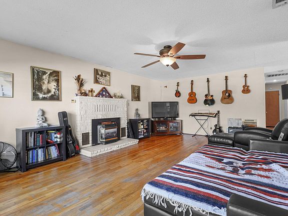 3rd image of 6378 Paso Dr