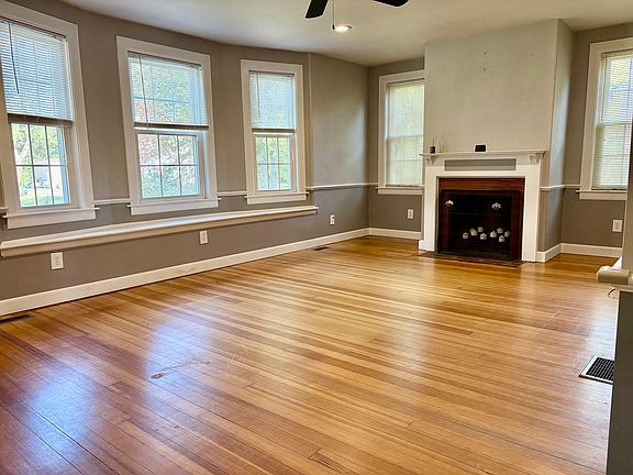 2nd image of 26 Cross St