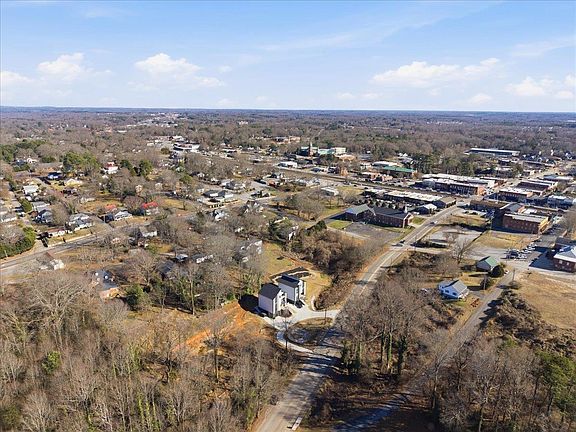 5th image of 102 Sandy Ln