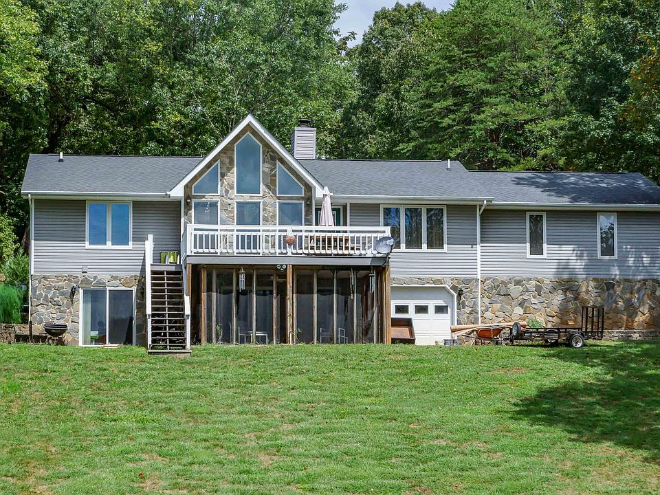 1st image of 135 Bluewater Dr